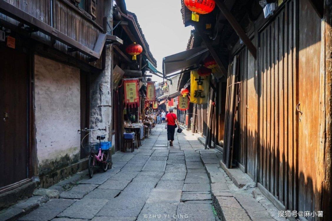 谈恋爱时，女生花男朋友钱天经地义吗游戏画面